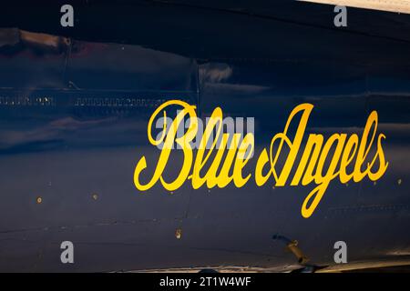 Chantilly, VA - 14. 10. 2023: Blue Angels Logo im Flugzeug Stockfoto