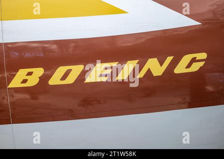 Chantilly, VA - 14. 10. 2023: Boeing-Schablone eines alten Passagierflugzeugs Stockfoto