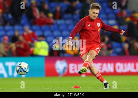 Cardiff, Großbritannien. Oktober 2023. David Brooks (7 Wales) wärmt sich während des Qualifikationsspiels zur UEFA Euro 2024 zwischen Wales und Kroatien im Cardiff City Stadium in Cardiff auf. (James Whitehead/SPP) Credit: SPP Sport Press Photo. /Alamy Live News Stockfoto