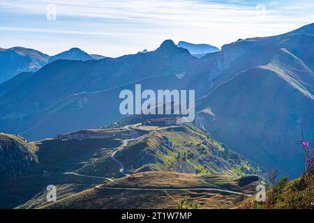 Von Limone Piemont über die Salzstraße zu den Peyrefiqye Seen Stockfoto