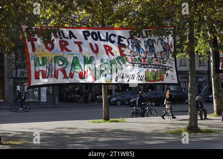 Paris, Frankreich. Oktober 2023. Kundgebung der algerischen Diaspora gegen das algerische politisch-militärische System am 15. Oktober 2023 auf dem Place de la République in Paris. Quelle: Bernard Menigault/Alamy Live News. Stockfoto