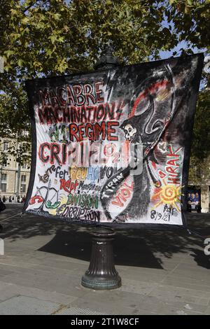 Paris, Frankreich. Oktober 2023. Kundgebung der algerischen Diaspora gegen das algerische politisch-militärische System am 15. Oktober 2023 auf dem Place de la République in Paris. Quelle: Bernard Menigault/Alamy Live News. Stockfoto