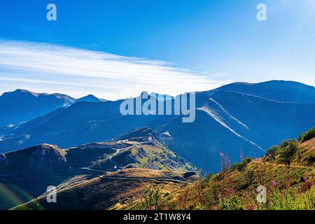 Von Limone Piemont über die Salzstraße zu den Peyrefiqye Seen Stockfoto