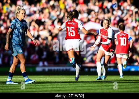 London, Großbritannien. Oktober 2023. Katie McCabe (15. Arsenal) feiert ihr Tor beim Barclays FA Women's Super League Spiel zwischen Arsenal und Aston Villa im Emirates Stadium, London am Sonntag, den 15. Oktober 2023. (Foto: Kevin Hodgson | MI News) Credit: MI News & Sport /Alamy Live News Stockfoto