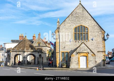 ButterCross und Old Town Hall, Market Square, Somerton, Somerset, England, Vereinigtes Königreich Stockfoto