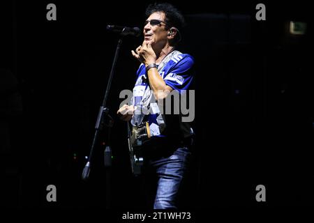 Bologna, Italien. Oktober 2023. Der italienische Songwriter Edoardo Bennato während seiner Show im Manzoni Auditorium, Bologna, Italien, 14. Oktober 2023 - Foto: Michele Nucci Credit: Live Media Publishing Group/Alamy Live News Stockfoto