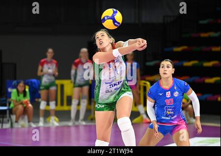 Florenz, Italien. Oktober 2023. Indre Sorokaite (Pinerolo) beim Il Bisonte Firenze vs Wash4green Pinerolo, Volleyball Italian Serie A1 Women Match in Florenz, Italien, 15. Oktober 2023 Credit: Independent Photo Agency/Alamy Live News Stockfoto