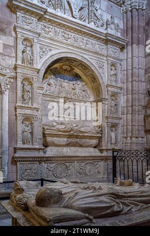 Mausoleum und Grabstumulus der Eltern und Bruder Bischof der Kanarischen Inseln in der Doncel Kapelle, Santa Maria Kathedrale, Sigüenza, Spanien. Stockfoto