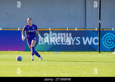 Sutton, Großbritannien. Oktober 2023. Das VBS Community Stadium, Sutton, England, 11. Oktober 2023 Crystal Palace Torhüterin Natalia Negri (13) das FA Women's Championship Spiel zwischen Crystal Palace und London City Lionesses im VBS Community Stadium, Sutton. (Stephen Flynn/SPP) Credit: SPP Sport Press Photo. /Alamy Live News Stockfoto