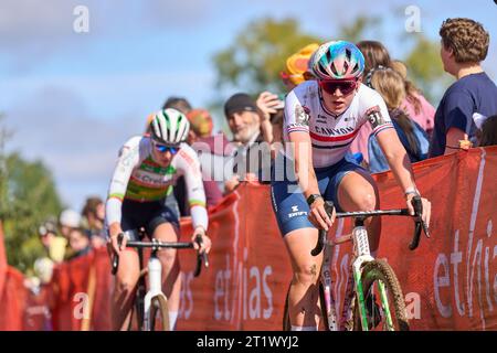 Waterloo, USA. Oktober 2023. Die britische Zoe Backstedt wurde am 15. Oktober 2023 während der UCI World Cup Cyclocross Competition in Waterloo, Wisconsin, USA, im Einsatz gezeigt. (Foto: Bill Schieken/SIPA USA) Credit: SIPA USA/Alamy Live News Stockfoto