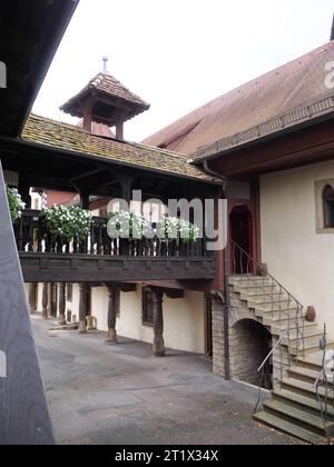 Innenhof mit Zinnen im Schloss Götzenburg in Jagsthausen Stockfoto