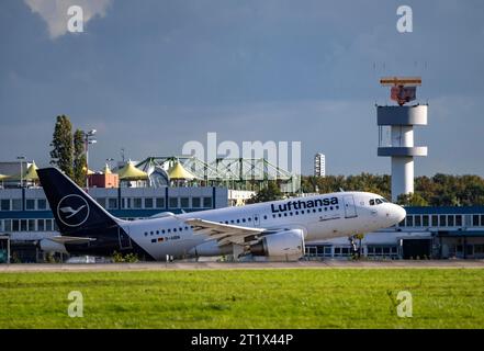 Lufthansa, Airbus A319-100, D-AIBN, beim Start auf dem Flughafen Düsseldorf International, Flughafen DUS *** Lufthansa, Airbus A319 100, D AIBN, am Start am Flughafen Düsseldorf International, DUS Airport Credit: Imago/Alamy Live News Stockfoto