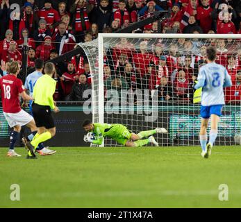 Oslo, Norwegen. September 2023. Oslo, Norwegen, 15. Oktober 2023: Torhüter Unai Simon (23 Spanien) rettet den Ball während des Qualifikationsspiels zur UEFA EURO 2024 zwischen Norwegen und Spanien im Ullevaal Stadium in Oslo, Norwegen. (ANE Frosaker/SPP) Credit: SPP Sport Press Photo. /Alamy Live News Stockfoto