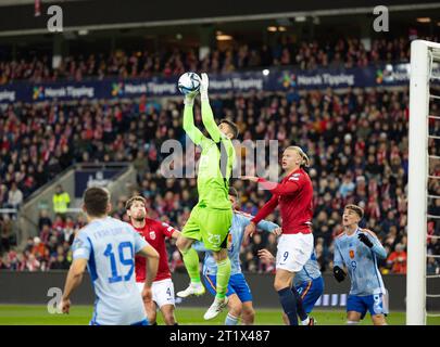 Oslo, Norwegen. September 2023. Oslo, Norwegen, 15. Oktober 2023: Torhüter Unai Simon (23 Spanien) spart beim Qualifikationsspiel zur UEFA EURO 2024 zwischen Norwegen und Spanien im Ullevaal Stadium in Oslo, Norwegen. (ANE Frosaker/SPP) Credit: SPP Sport Press Photo. /Alamy Live News Stockfoto