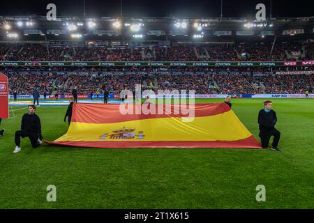 Oslo, Norwegen 15. Oktober 2023 Spanien Flaggen während der Qualifikationsrunde zur UEFA-Europameisterschaft 2024 Gruppe A Spiel zwischen Norwegen und Spanien im Ullevaal Stadion in Oslo, Norwegen Credit: Nigel Waldron/Alamy Live News Stockfoto