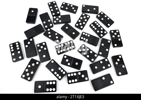 Vintage Dominoes auf weißem Hintergrund Stockfoto