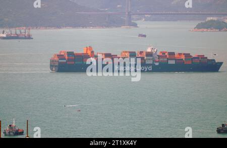 Hapag-Lloyd Container im Hafen ist ein deutsches Containertransportunternehmen mit Sitz in Hamburg Stockfoto