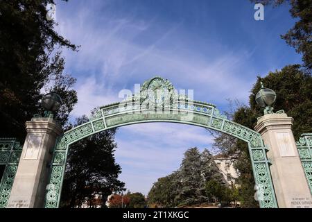 Sather Gate von UC Berkeley. Bild in Nahaufnahme aufgenommen. Stockfoto