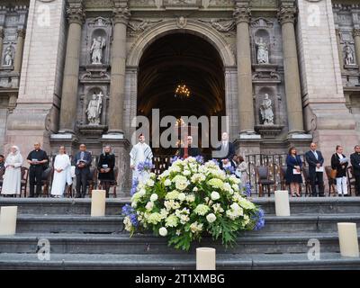 Lima, Peru. Oktober 2023. Führer verschiedener Religionsgemeinschaften in Peru trafen sich in der Kathedrale von Lima, um ein universelles, mehrkonfessionelles Gebet für den Frieden und die Beendigung der Gewalt in der Welt zu erheben, insbesondere für das Volk Israels und Palästinas. Quelle: Fotoholica Presseagentur/Alamy Live News Stockfoto