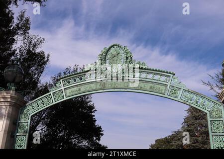 Sather Gate von UC Berkeley. Bild in Nahaufnahme aufgenommen. Stockfoto