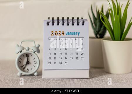 Hallo Januar. Januar 2024 Kalender für die Planung auf Ihrem Desktop Stockfoto