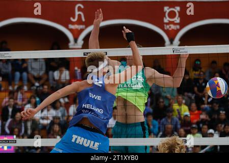 Tlaxcala, Ciudad de Mexico, Mexiko. Oktober 2023. 15. Oktober 2023, Tlaxcala, Mexiko: David Schweiner aus Tschechien tritt beim Beachvolleyball-WM-Finale zwischen Tschechien und Schweden gegen Jonatan Hellvig aus Schweden an. Am 15. Oktober 2023 in Tlaxcala, Mexiko. (Kreditbild: © Essene Hernandez/OKULARIS via ZUMA Press Wire) NUR REDAKTIONELLE VERWENDUNG! Nicht für kommerzielle ZWECKE! Stockfoto