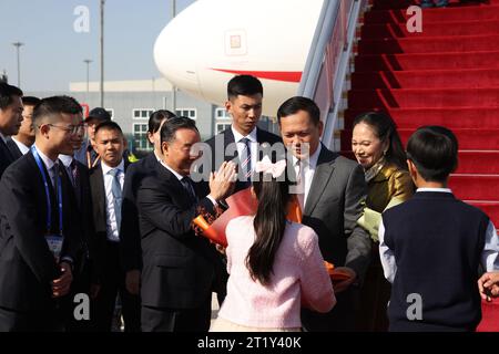 Peking, China. Oktober 2023. Kambodschanischer Premierminister Hun Manet trifft am 16. Oktober 2023 in Peking, der Hauptstadt Chinas, ein. Hun Manet wird am Dritten Belt- und Straßenforum für internationale Zusammenarbeit teilnehmen. Quelle: Lyu Shuai/Xinhua/Alamy Live News Stockfoto