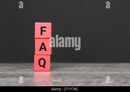 Holzwürfel mit Text FAQ. Kopierbereich für Text. Konzept häufig gestellte Fragen Stockfoto