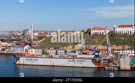 Trockendock der Yuzhnaya Bucht, ist es eine der Hafen Buchten in Sewastopol, Krim Stockfoto