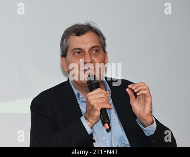 Mailand, . Oktober 2023. Mailand, Italien Mario Calabresi gewinnt den Chiara-Preis 2023 mit seinem Buch Una volta sola von Mondadori im Finale mit Edoardo Albinati und Emiliano Morreale auf dem Foto: Mario Calabresi Credit: Independent Photo Agency/Alamy Live News Stockfoto