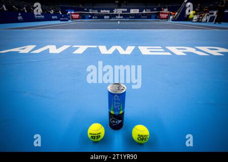 Antwerpen, Belgien. Oktober 2023. Die Abbildung zeigt die offiziellen Dunlop ATP-Spielbälle des European Open Tennis ATP Turniers in Antwerpen, Montag, den 16. Oktober 2023. BELGA FOTO JASPER JACOBS Credit: Belga News Agency/Alamy Live News Stockfoto