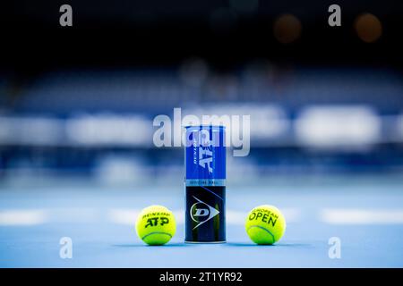 Antwerpen, Belgien. Oktober 2023. Die Abbildung zeigt die offiziellen Dunlop ATP-Spielbälle des European Open Tennis ATP Turniers in Antwerpen, Montag, den 16. Oktober 2023. BELGA FOTO JASPER JACOBS Credit: Belga News Agency/Alamy Live News Stockfoto