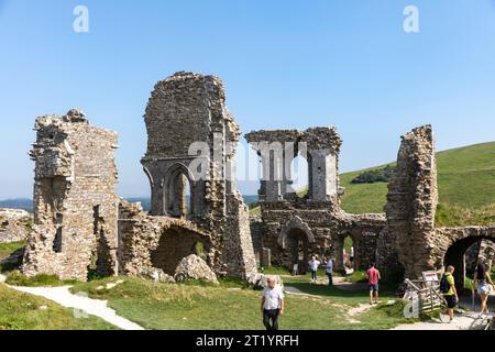 Corfe Castle Steinruinen auf der Isle of Purbeck in Dorset, eine Burg aus dem 11. Jahrhundert, die von Wilhelm dem Eroberer, England, im Herbst 2023 erbaut wurde Stockfoto