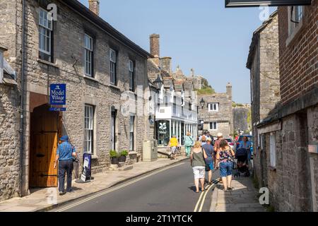 Corfe Castle Village und Modelldorf und Rathausmuseum an der West Street, England, Großbritannien, 2023 Stockfoto