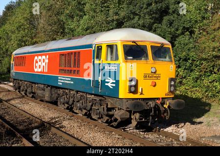 GB Railfreight Class 69 Lok 69004 nähert sich dem Bahnhof Scunthorpe als 0Z69 0846 Doncaster - Barnetby an und kehrt am 22.9.23. Stockfoto