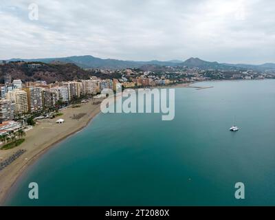 Aus der Vogelperspektive auf die wunderschöne Stadt Malaga im Süden Spaniens. Stockfoto