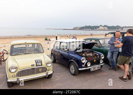 Dorset Car Club Weymouth Stadtrallye an der Promenade, Foto klassisches Austin Mini Car, England, Großbritannien Stockfoto