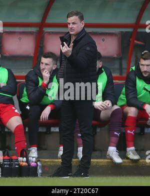 Richie Wellens Manager von Leyton Orient. - Leyton Orient gegen Harrogate Town, Sky Bet League 2, Breyer Group Stadium, London. - 10. April 2023. Nur redaktionelle Verwendung – es gelten Einschränkungen für DataCo. Stockfoto