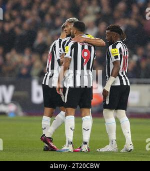 TOR 2:0, Joelinton von Newcastle United Torfeier mit Callum Wilson von Newcastle United. - West Ham United gegen Newcastle United, Premier League, London Stadium, London, UK - 5. April 2023. Nur redaktionelle Verwendung – es gelten Einschränkungen für DataCo Stockfoto