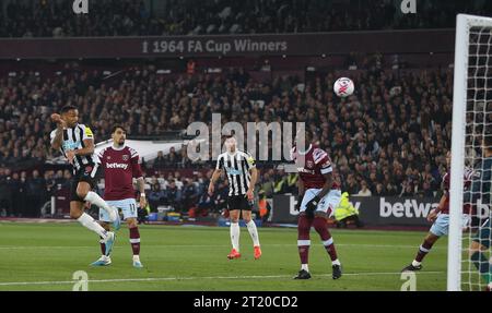 TOR 1:0, Callum Wilson von Newcastle United trifft. - West Ham United gegen Newcastle United, Premier League, London Stadium, London, UK - 5. April 2023. Nur redaktionelle Verwendung – es gelten Einschränkungen für DataCo Stockfoto