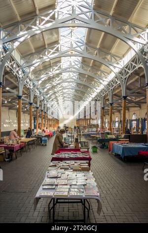 Das Innere des überdachten Gepäckmarktes, Barnstaple, Devon. Sie wurde 1855 erbaut Stockfoto