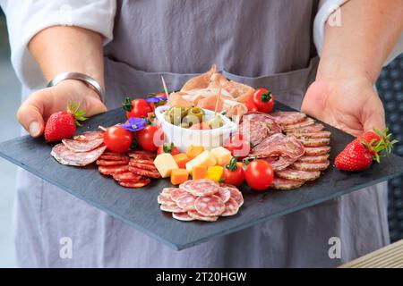 Fleischgerichte auf einem Schiefer Stockfoto