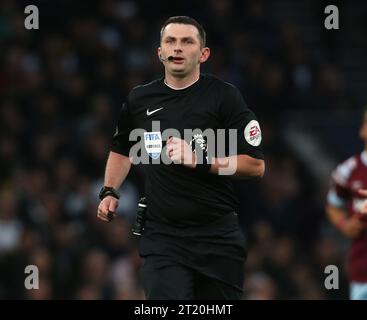 Schiedsrichter Michael Oliver. - Tottenham Hotspur / West Ham United, Premier League, Tottenham Hotspur Stadium, London, Großbritannien - 19. Februar 2023. Nur redaktionelle Verwendung – es gelten Einschränkungen für DataCo Stockfoto