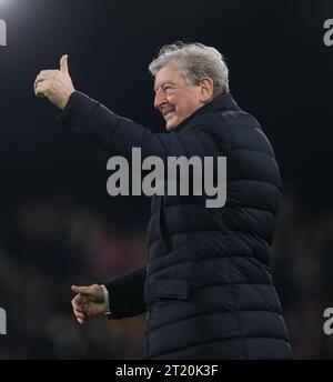 Roy Hodgson, ehemaliger Manager von Fulham, Crystal Palace & England, war zur Halbzeit auf dem Spielfeld. - Fulham gegen Tottenham Hotspur, Premier League, Craven Cottage Stadium, London, UK - 23. Januar 2023. Nur redaktionelle Verwendung – es gelten Einschränkungen für DataCo. Stockfoto