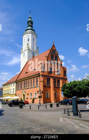 Rathaus Namyslow, Woiwodschaft Opole, Polen Historisches Rathaus aus der Gotik und der Renaissance auf dem Ring Marktplatz von Namyslow Namslau, Woiwodschaft Opole, Polen. Historisches Rathaus aus Gotik und Renaissance auf dem Ring Market von Namyslow Namslau, Woiwodschaft Oppeln, Polen. Stockfoto