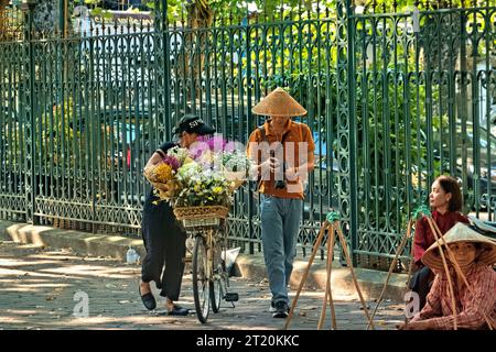 Blumenhändler in der Phan Dinh Phung Street, Hanoi, Vietnam Stockfoto