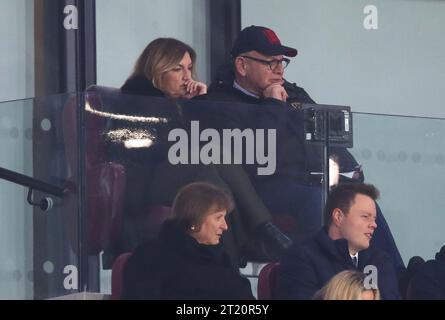 Karen Brady von West Ham United schaut zu. - West Ham United gegen Brentford, Premier League, The London Stadium, London, UK - 30. Dezember 2022 nur redaktionelle Verwendung - es gelten Einschränkungen für DataCo Stockfoto