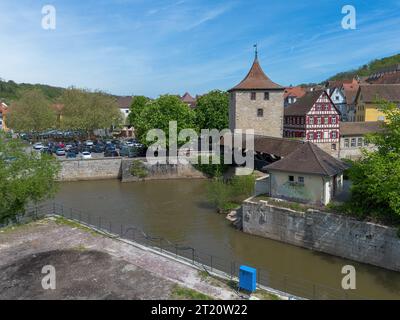 Schwaebisch Hall, Fachwerkhäuser mit Blick auf den Kirchturm, Drohnenaufnahme Stockfoto