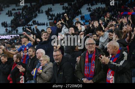 Crystal Palace Fans. - West Ham United gegen Crystal Palace, Premier League, London Stadium, London, UK - 6. November 2022 nur redaktionelle Verwendung - es gelten Einschränkungen für DataCo Stockfoto