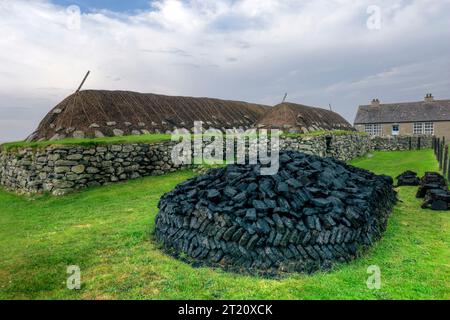 Das Blackhouse in Arnol, Isle of Lewis, ist eine traditionelle hebridische Wohnung, die restauriert und als Museum erhalten wurde. Stockfoto